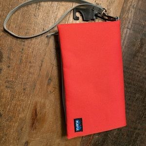 Kavu wristlet